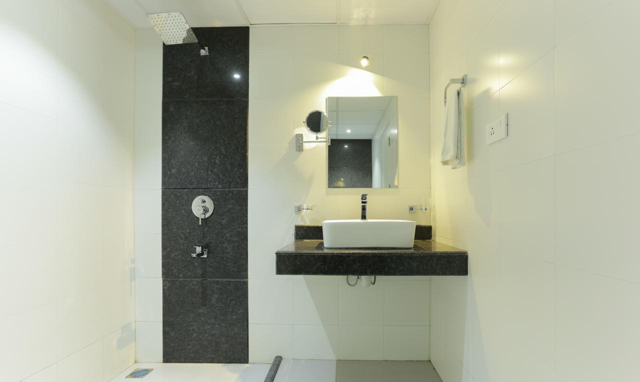 Hotel Crown Suites Kochi Kültér fotó
